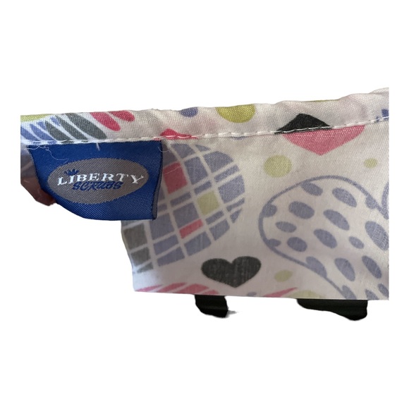 Liberty heart scrub top - Picture 4 of 4